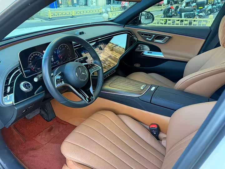 Фото 9 - Mercedes-Benz E-Class