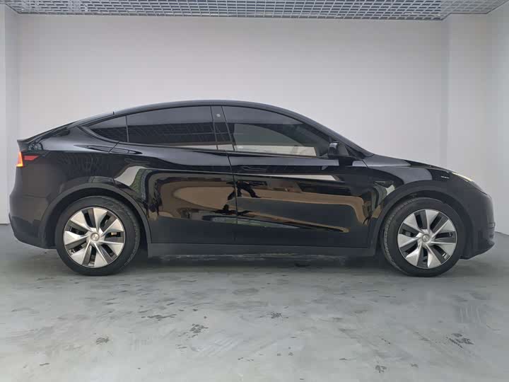 Фото 8 - Tesla Model Y