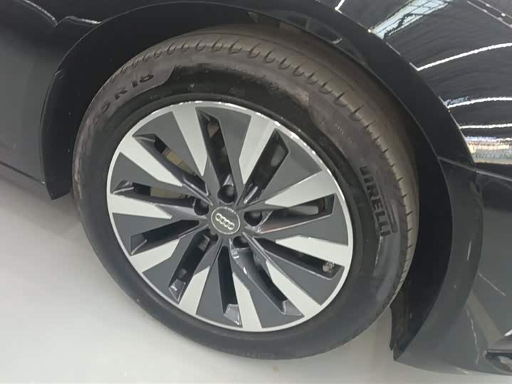 Фото 6 - Audi A6L