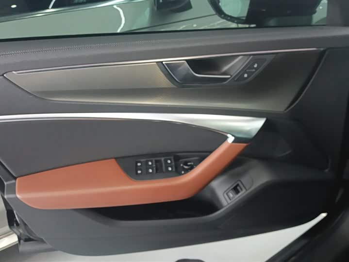 Фото 7 - Audi A6L