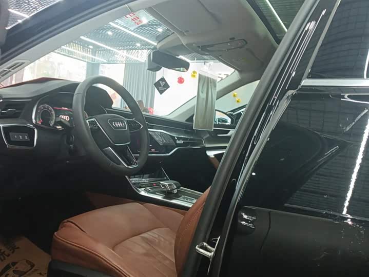 Фото 9 - Audi A6L