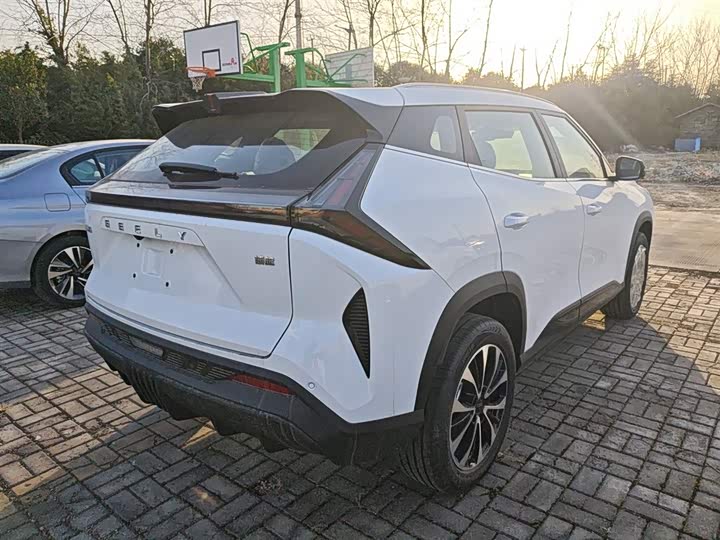 Фото 7 - Geely Atlas