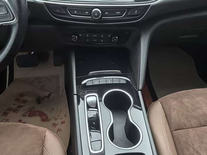 Фото 8 - Buick Regal