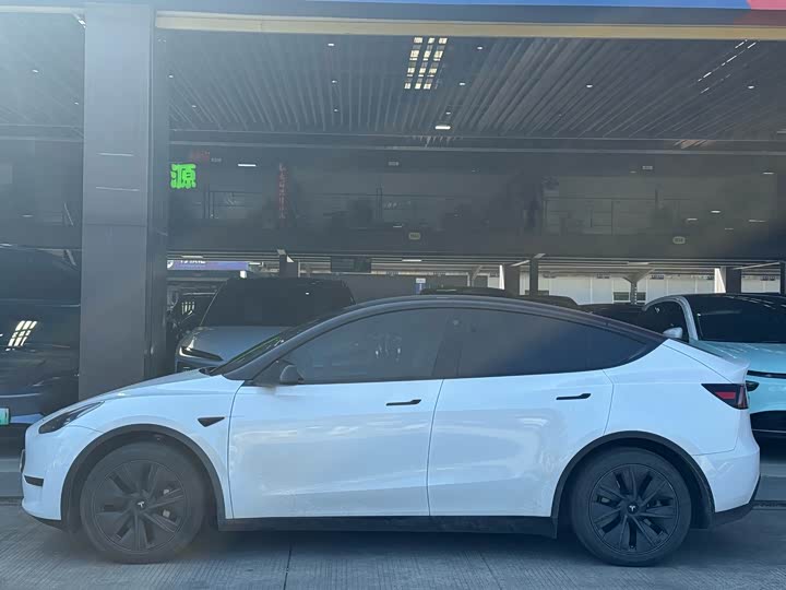 Фото 3 - Tesla Model Y