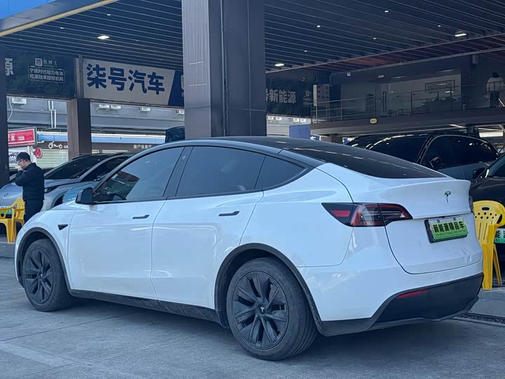 Фото 4 - Tesla Model Y