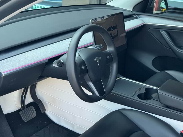 Фото 6 - Tesla Model Y