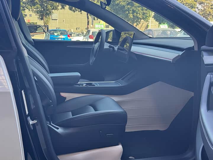 Фото 8 - Tesla Model Y