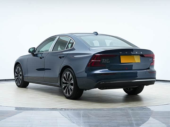 Фото 6 - Volvo S60