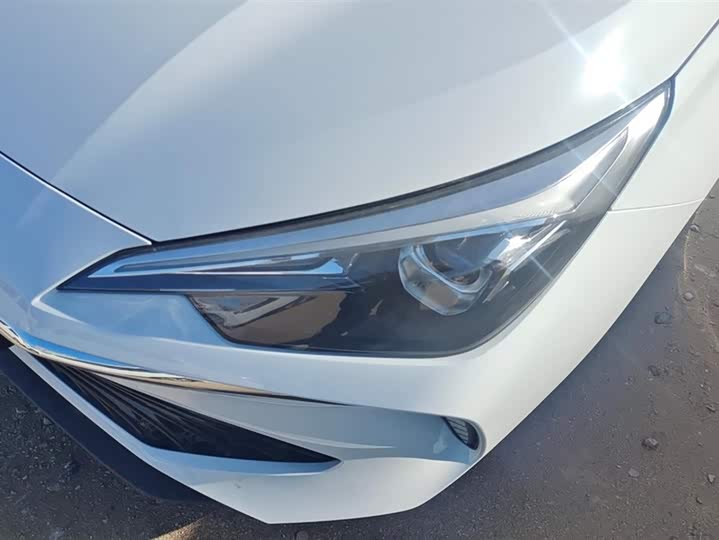 Фото 5 - Roewe i5