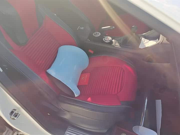 Фото 8 - Roewe i5