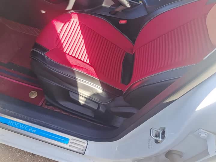 Фото 9 - Roewe i5