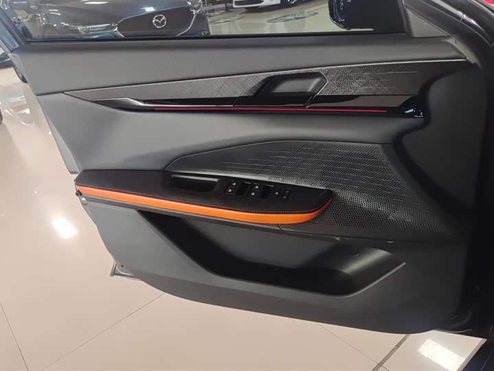 Фото 7 - Changan UNI-V