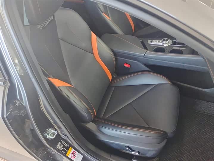 Фото 8 - Changan UNI-V