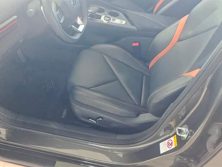 Фото 9 - Changan UNI-V