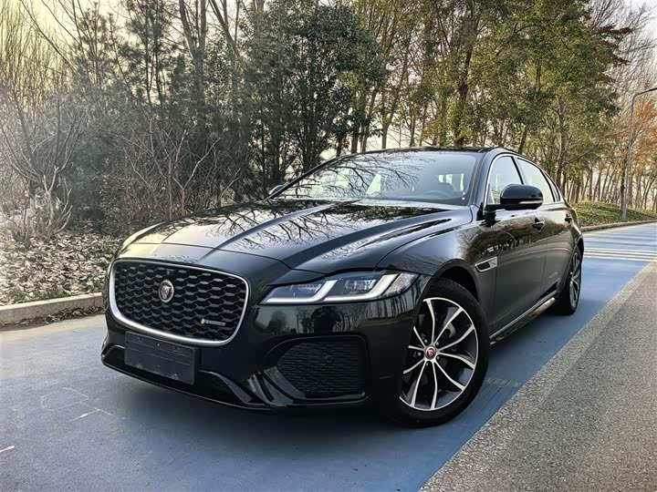 Фото 2 - Jaguar XF L