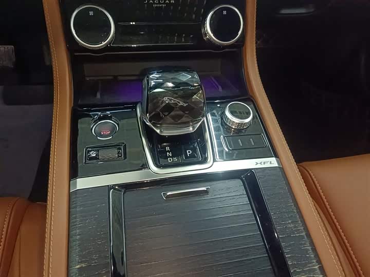 Фото 6 - Jaguar XF L