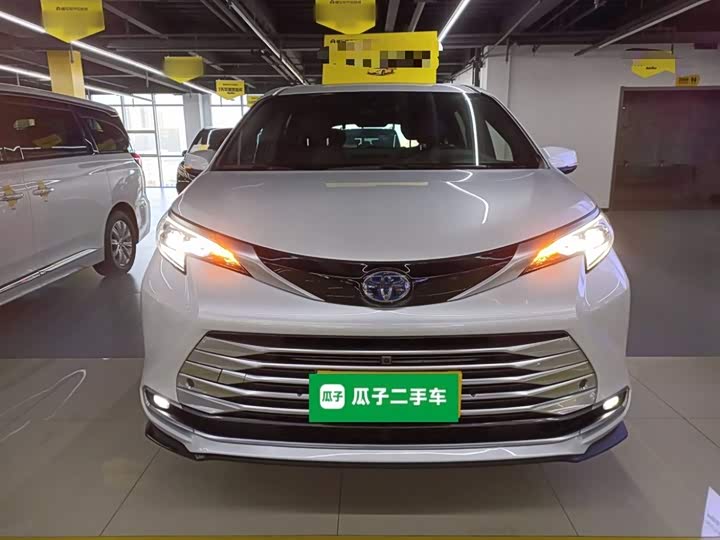 Фото 3 - Toyota Sienna