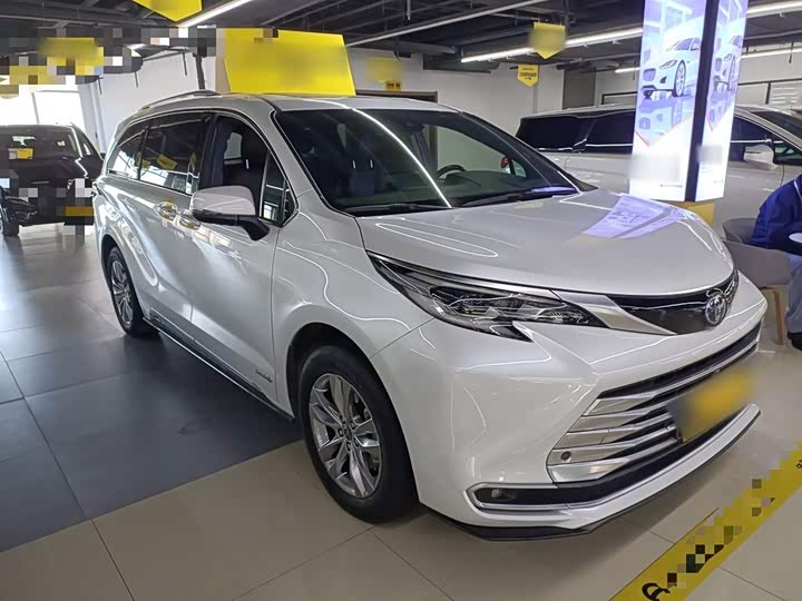 Фото 4 - Toyota Sienna