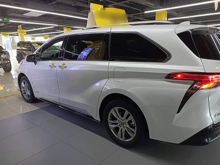 Фото 5 - Toyota Sienna