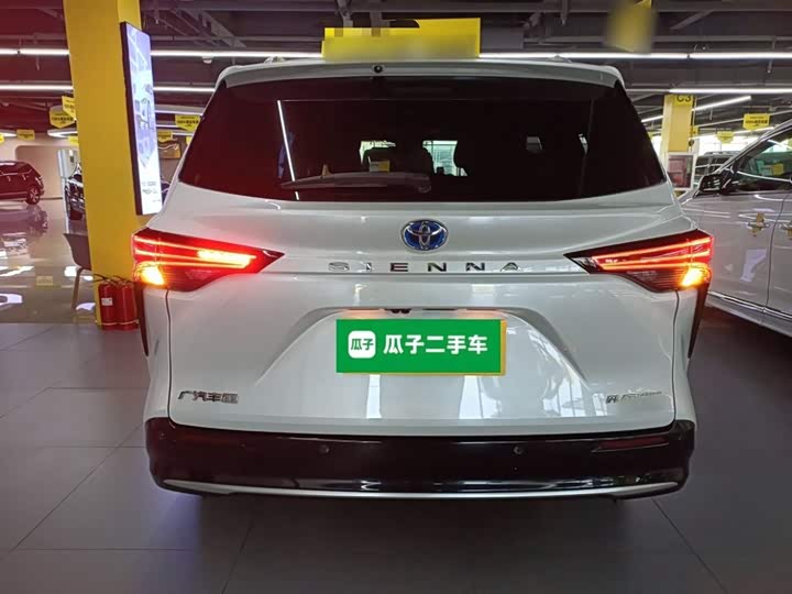 Фото 6 - Toyota Sienna