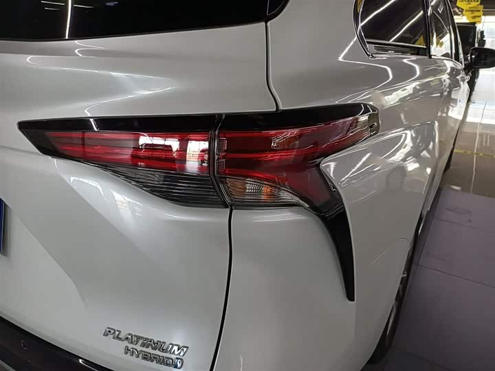 Фото 8 - Toyota Sienna