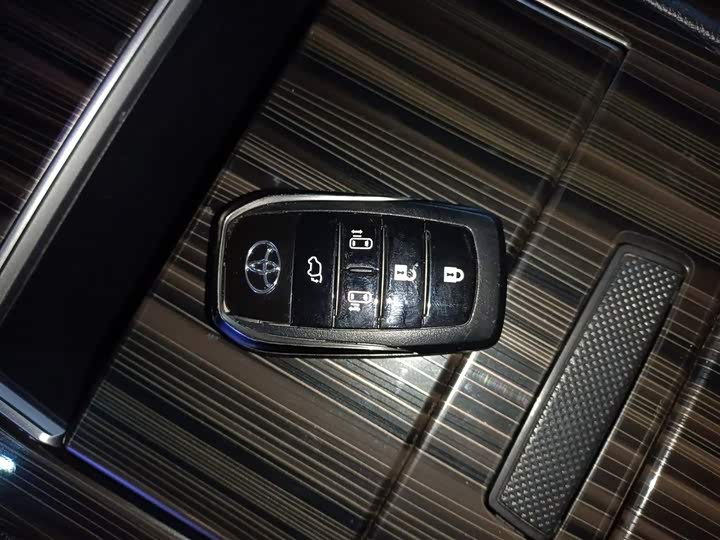 Фото 9 - Toyota Sienna