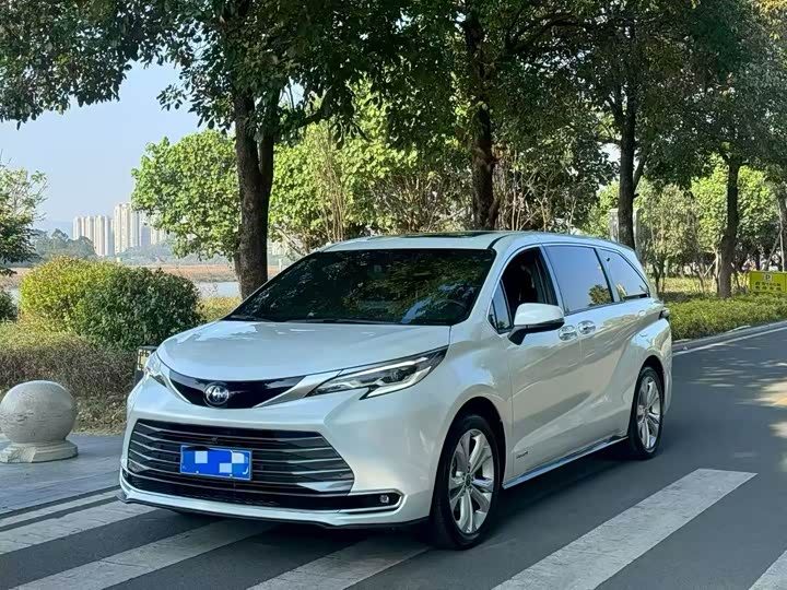 Фото 1 - Toyota Sienna