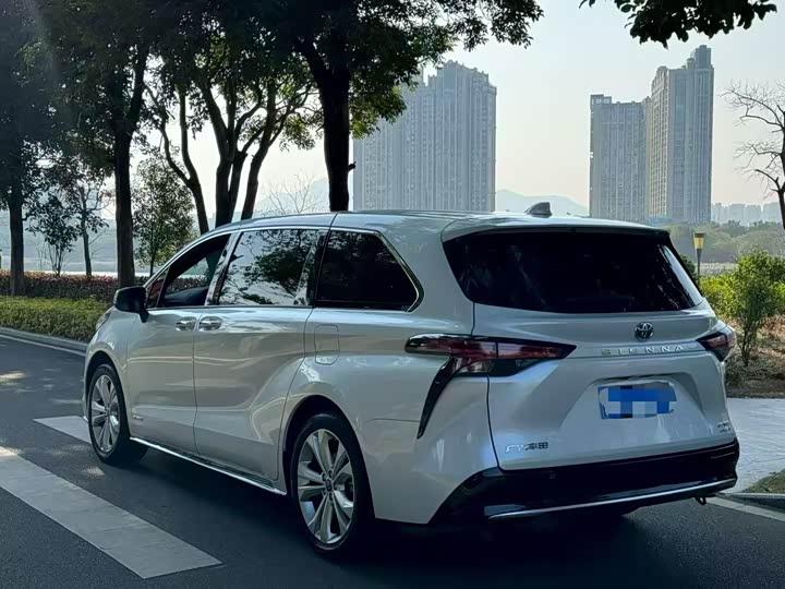 Фото 6 - Toyota Sienna