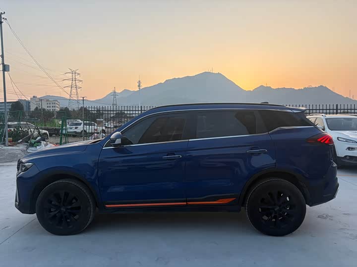 Фото 5 - Geely Atlas