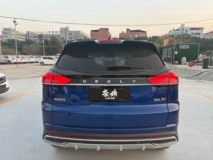 Фото 7 - Geely Atlas