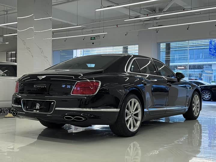 Фото 4 - Bentley Flying Spur