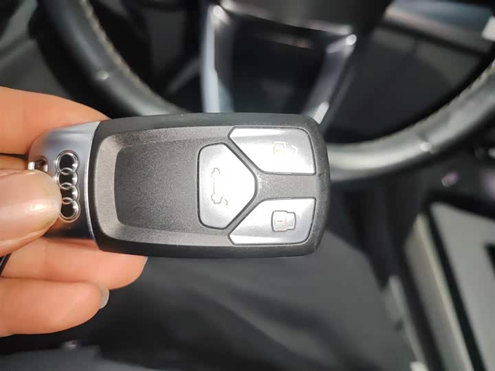 Фото 9 - Audi Q5L