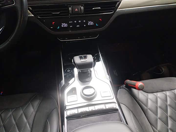 Фото 6 - Hongqi HS5