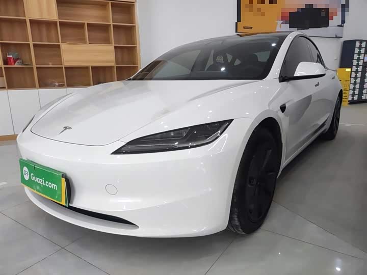 Фото 2 - Tesla Model 3