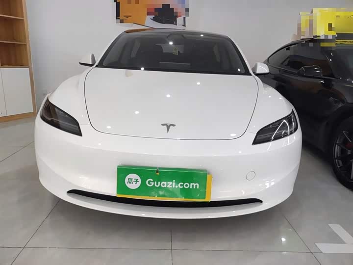 Фото 3 - Tesla Model 3