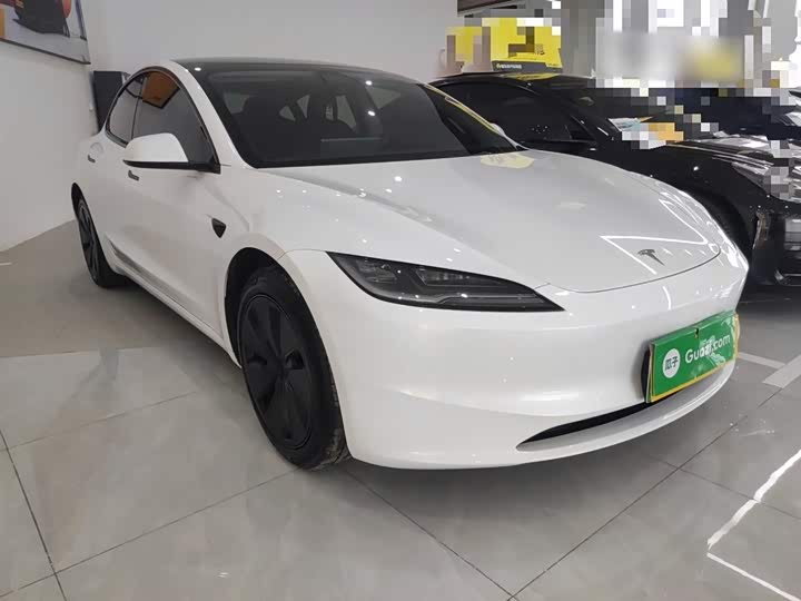 Фото 4 - Tesla Model 3