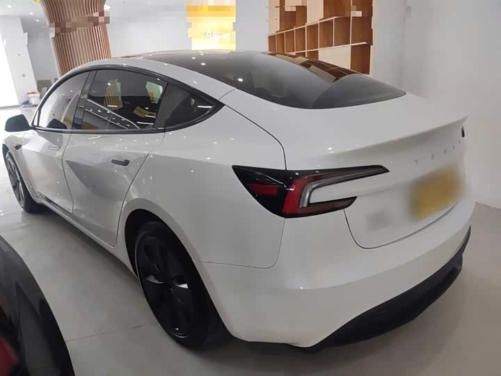 Фото 5 - Tesla Model 3