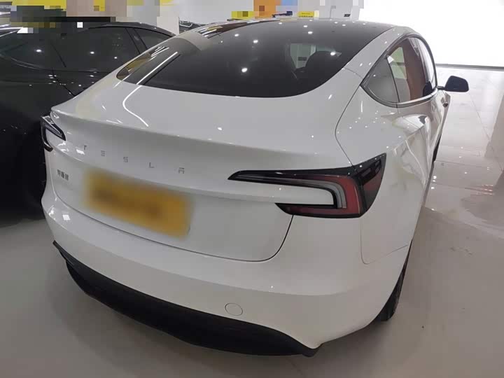 Фото 7 - Tesla Model 3