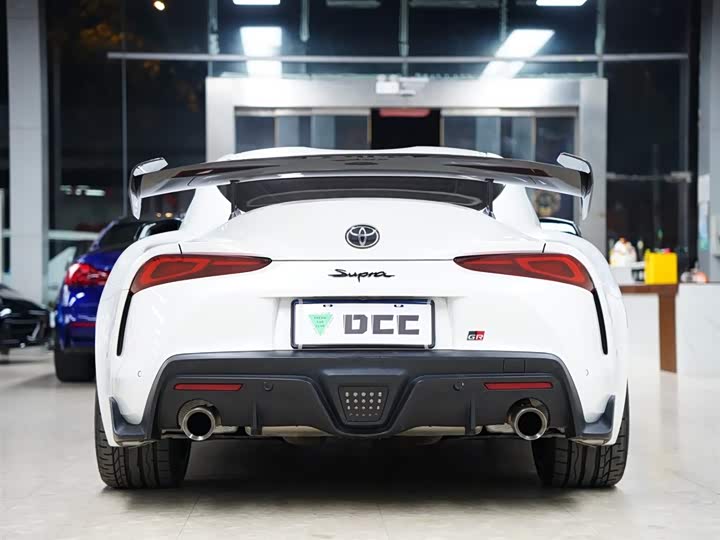 Фото 8 - Toyota Supra