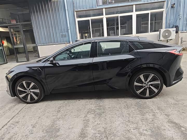 Фото 5 - Toyota bZ5