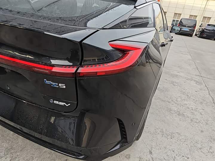 Фото 8 - Toyota bZ5