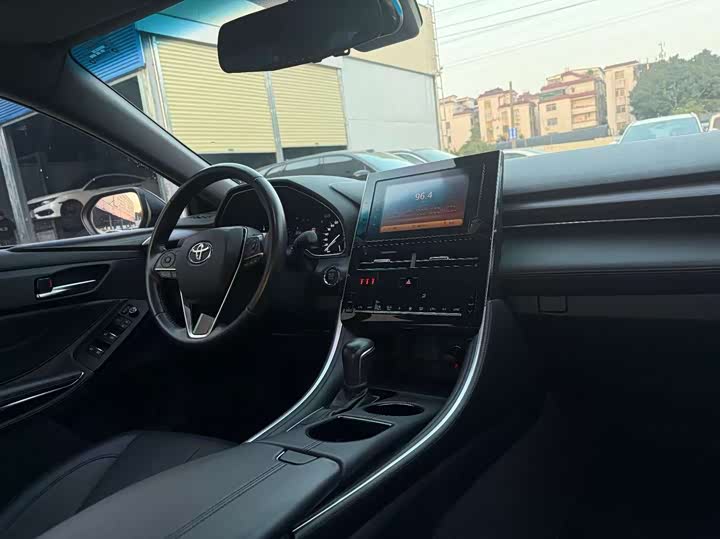 Фото 6 - Toyota Avalon