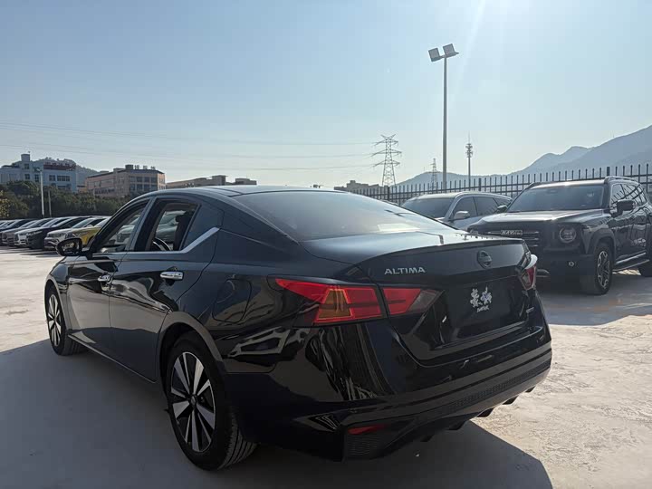 Фото 8 - Nissan Teana