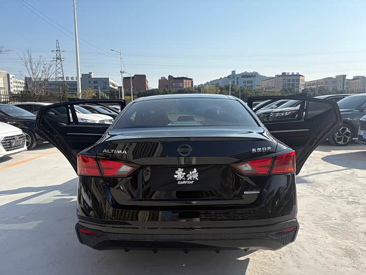 Фото 9 - Nissan Teana