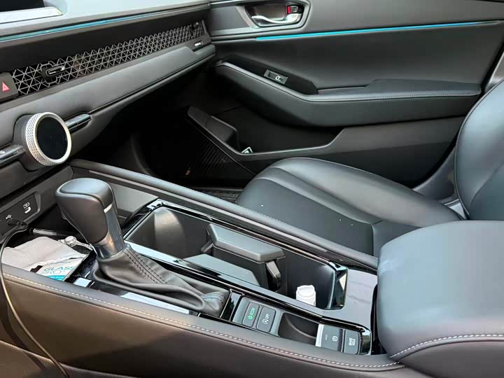 Фото 4 - Honda Accord