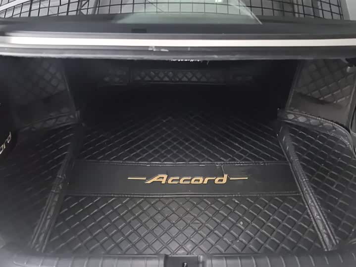Фото 4 - Honda Accord