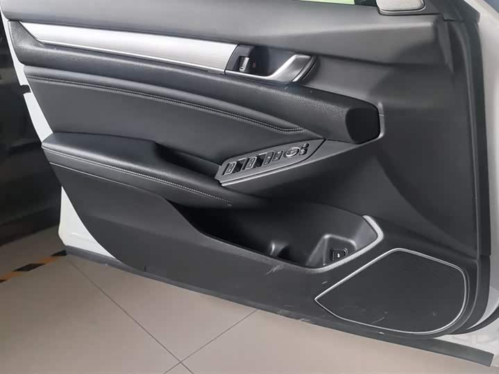 Фото 7 - Honda Accord