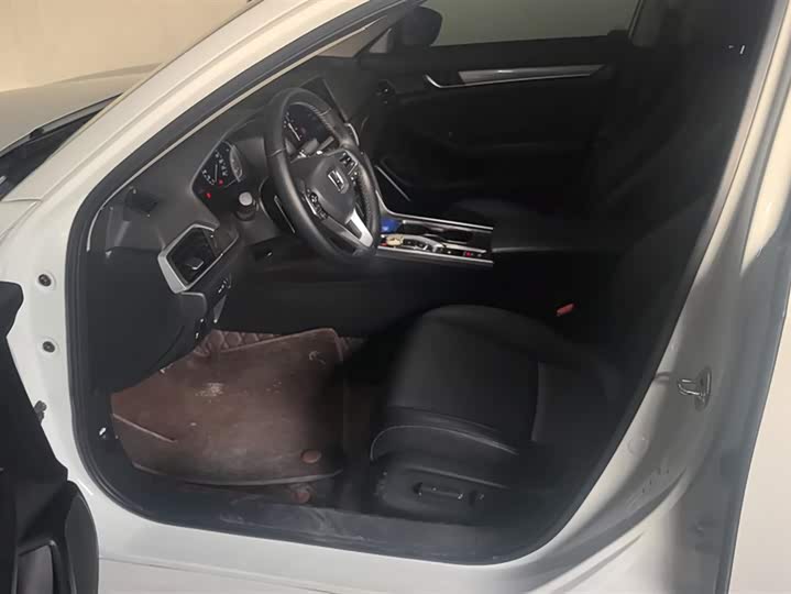 Фото 9 - Honda Accord