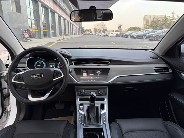 Фото 7 - Geely Emgrand