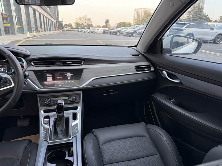 Фото 9 - Geely Emgrand